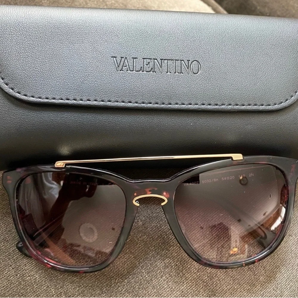 💯 authentic Valentino Sunglasses Purple Tint - Picture 1 of 7